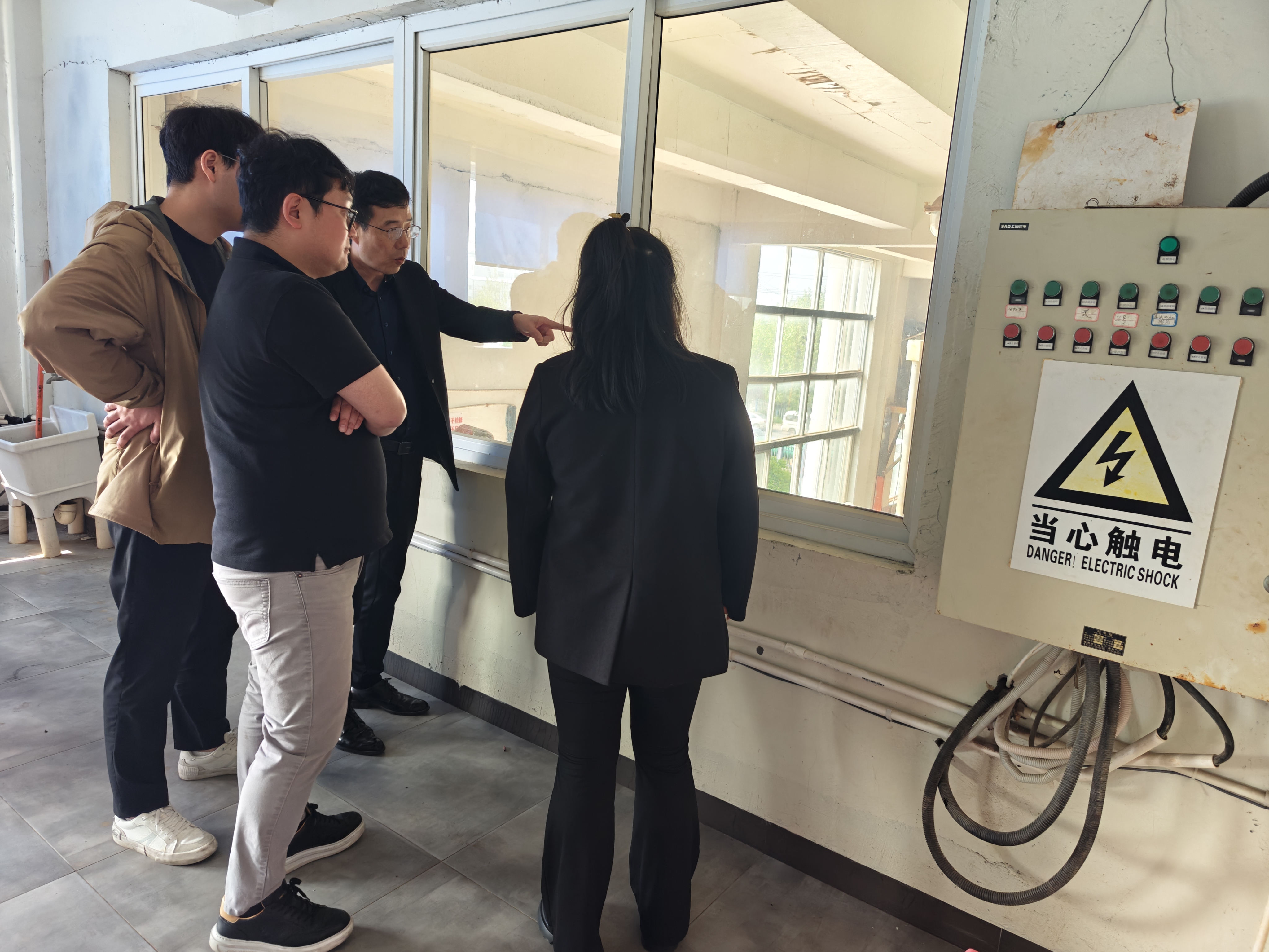 五載同行電子行業(yè)巨頭再訪湖南江海，深化氯化銨戰(zhàn)略合作